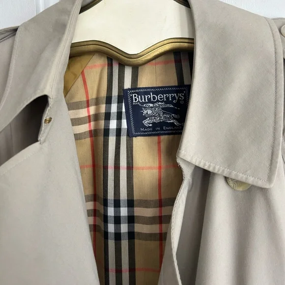 ❤️SALE AUTHENTIC Gorgeous Burberry Beige Trench Coat Fits Women's L-XL ❤️ - Picture 7 of 15